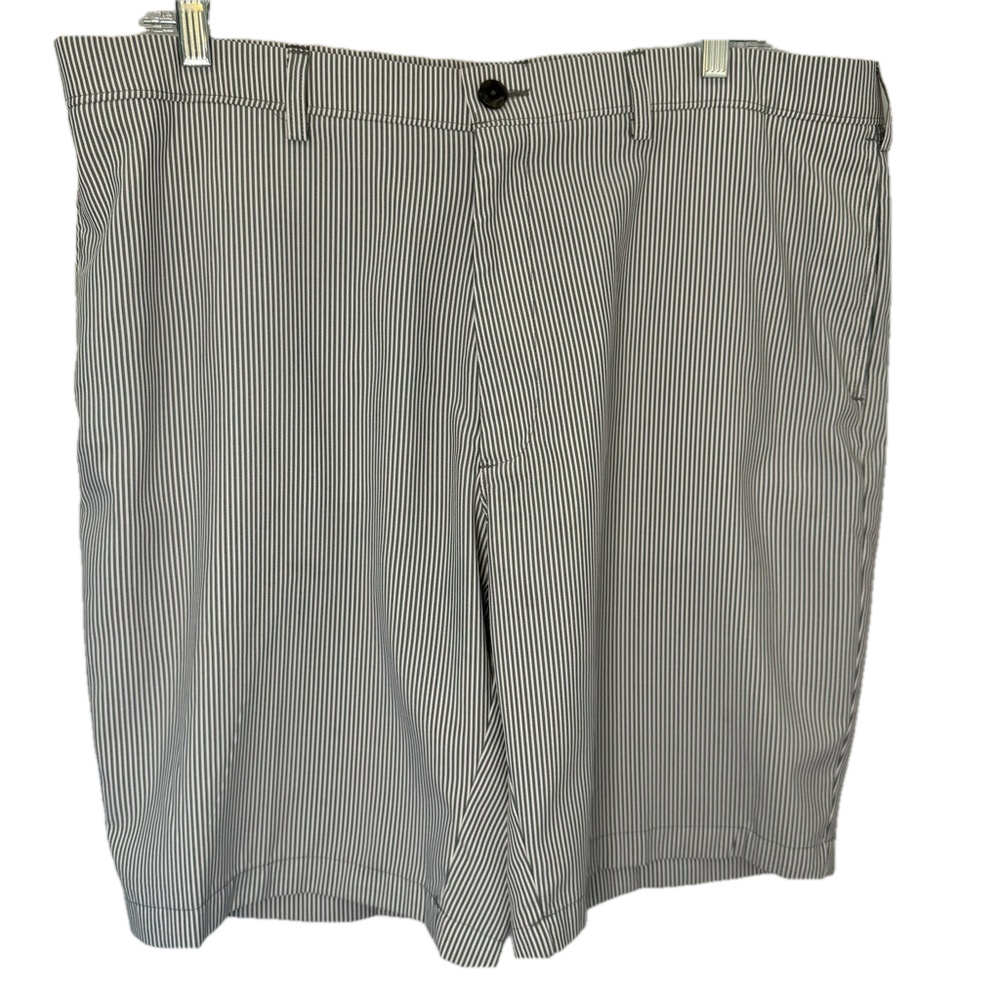 HAGGAR H26 Striped chino Golf Shorts